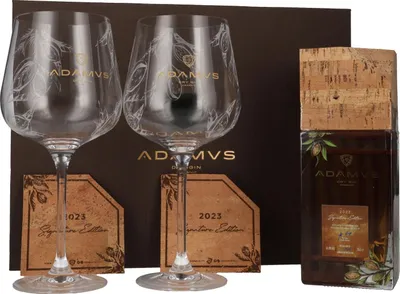Produktbild von Adamus Dry Gin Organic Signature Edition 2023 44,4% Vol. 0,7l in Geschenkbox mit 2 Gläsern & Kork Untersetzer