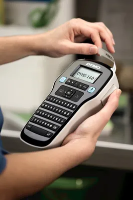 Obrázok produktu pre DYMO LabelManager LM 160, základný model prenosného štítkovača s QWERTY klávesnicou, QWERTY, D1, Tepelný prenos, 180 x 180 DPI, 12 mm/s, Čierna, Strieborná