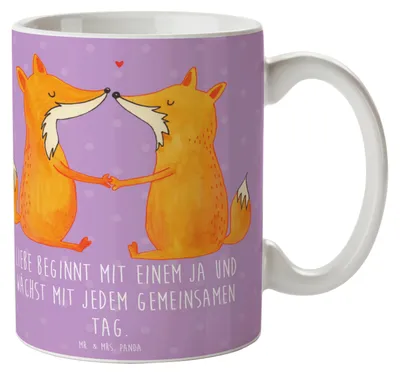 Produktbild von Mr. & Mrs. Panda Tasse Hochzeit Liebe - Lavendeltraum - Geschenk, Keramikbecher, Heirat, Ehe, haferl, Hochzeitszitat, mit Spruch, Heiraten, Kaffeetasse, Trinkbecher, Pott