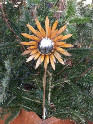 Image de Fleur Alisa sur rouille noble avec boule en acier inoxydable, petite