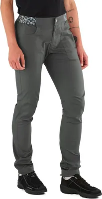 Damenkletterhose "Wo Nona Pants" von Edelrid in Grau; mit zwei Taschen und elastischem Bund; ideal für Klettern und Bouldern.