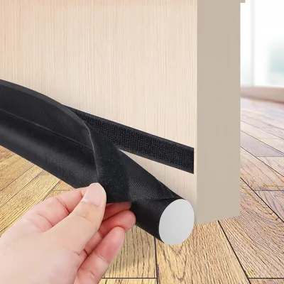 Zdjęcie produktu dla Uszczelka piankowa pod drzwi 97 cm czarna przeciw przeciągom samoprzylepna