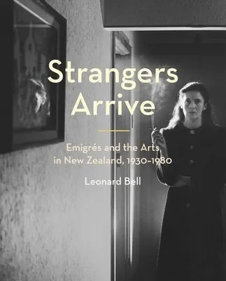 Produktbild von Strangers Arrive