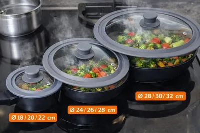 Zdjęcie produktu dla O-ishii Lidmaster Uniwersalna pokrywka szklana Ø 18/20/22 cm – pokrywka do patelni i garnków z silikonową krawędzią i otworem do odprowadzania pary, odporna na wysoką temperaturę