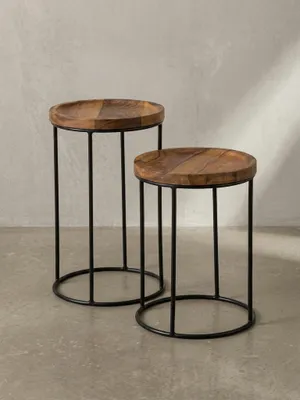 Seitenansicht der unterschiedlich hohen Satztische mit 54 cm und 43 cm Höhe zur perfekten Platzierung neben dem Wohnzimmersofa._#sku_BARWL5.661#