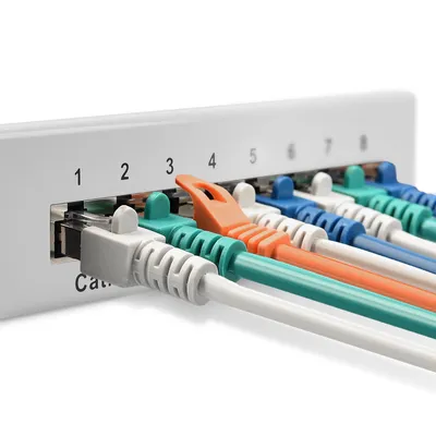 Produktbild von kwmobile 8 Port Patchpanel Cat6 Verteiler - Verteilerfeld Patchfeld Cat 6 Kabel mit Erdungskabel - inkl. Schrauben Dübel für Wandmontage - Grau