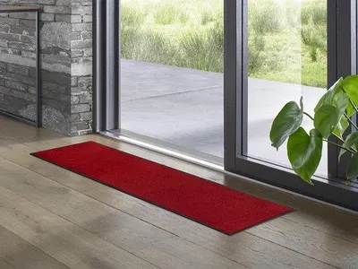 Produktbild von Unyqoos® Türmatte rot 35 x 120 cm, waschbar – Nylonoberfläche & rutschfeste 100% Nitrilgummi-Rückseite, für Innen & Außen