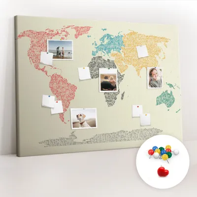 Imagen del producto de Tablero de corcho con chinchetas - Panel con chinchetas para fotografías y notas - 140x100 cm - 100 chinchetas de colores - Mapa del mundo con letras