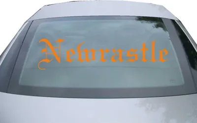 Produktbild von Indigos UG - Aufkleber Heckscheibe & Motorklappe DE6648 - orange - 600x142 mm - Nemrastle - Auto Scheiben Fenster Heckklappe Tuning Racing JDM - Die cut