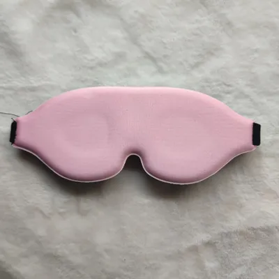 Produktbild von Ergonomische Schlafmaske –   Lichtblockierend, Verstellbar, Mit Ohrstöpseln, Rosa