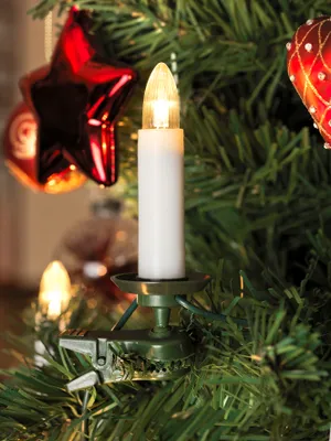 Immagine prodotto di Konstsmide - Catena di alberi a LED, lampadine superiori, spina separabile, 16 diodi bianco caldo, 230V, interno, cavo verde; 2010-020