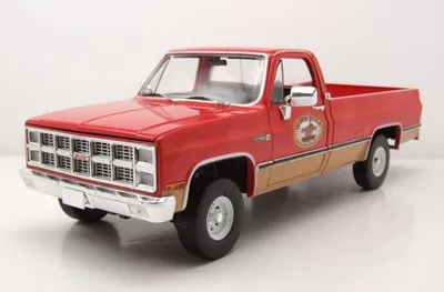 Produktbild von Greenlight Collectibles 13612 GMC K2500 Sierra Grande Wideside Pick Up 1967 rot Busted Knuckle Garage 1:18