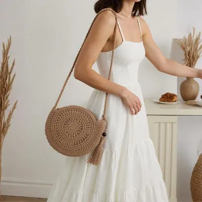Produktbild von Unyqoos® Handgewebte Strohtasche für Damen mit Quasten und Reißverschluss, Beige-Kaki, Trageriemen 60 cm – Strand & Alltag