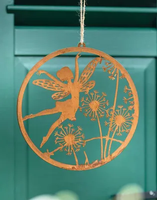 Produktbild von Dekohänger "Fee" aus Metall mit Rost Finish, Ø 30 cm, Hängedeko Elfe mit Blüten, Gartendeko zum Aufhängen