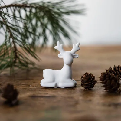 Produktbild von Weihnachtsfigur Rentier Sten sitzend- weiß: small