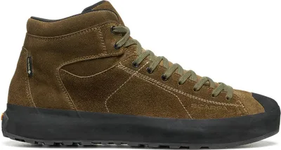 Brauner Scarpa Schuh aus Wildleder mit schwarzer Gummisohle und Schnürung