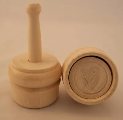 Produktbild von Butterdurchstoßform, 30 Gramm, Herz aus Holz 9 cm