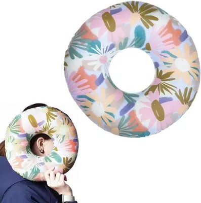 Obrázek produktu pro Pohodlná podložka na piercing s otvorem, rozměry 28 x 28 x 8 cm, ve tvaru donutu, vhodná pro zmírnění bolesti uší, piercing uší, relaxaci a podporu při zánětech a otlacích