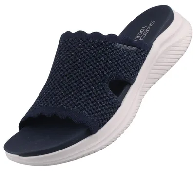 Auf dem Bild ist ein blauer flacher Schuh zu sehen der von der Seite abgebildet ist. Der Schuh hat eine schlichte Form und eine glatte Oberfläche.