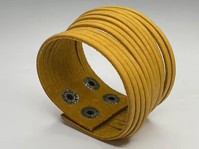 Produktbild von Garbari Lederarmband mit Boho-Riemen, gelb, 20 cm