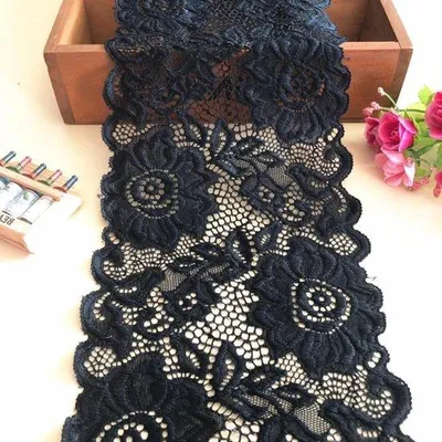 Productafbeelding van Allecto- Elastisch kantlint - Decoratief cadeaulint - Zelfklevend - 15 cm breed - Decoratielint - Sierlint - Kant stof - Voor naaien - Doe-het-zelf handwerk - Bruiloft - Zwart