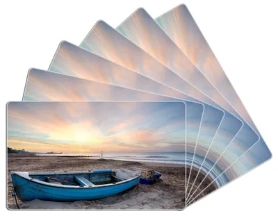Produktbild von Wallario Frühstücksbrettchen 6er Set aus Glas, je 14 x 23 cm, mit rutschfesten Füßen, Motiv Fischerboot am Strand bei Sonnenuntergang