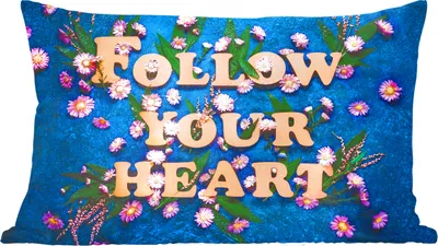 Produktbild von MuchoWow® Zierkissen Sofakissen Wohnzimmer Dekokissen 50x30 cm Zitate - 'Folge deinem Herzen' - Blumen - Sprichwörter - Wohnzimmerdekoration - Polster mit Photo