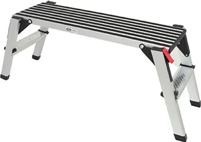 Produktbild von Trittleiter / Arbeitshocker aus Aluminium, klappbar mit rutschfester Oberfläche. Maße: 1 m x 30 cm. Höhe 48 cm.