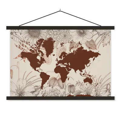 Produktbild von MuchoWow® Textilposter Weltkarte - Blumen - Rot 60x40 cm mit schwarzem Rahmen - Hölzernes