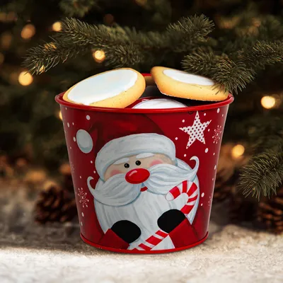 Image de Décoration de Noël - pot de fleurs en métal, seau, Image générée par une IA