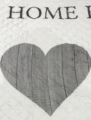 Produktbild von Bettüberwurf Tagesdecke 220x240 cm Home Weiß Grau Herzen Raute Gesteppt XXL Wohndecke