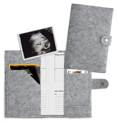Produktbild von kwmobile Hülle für Mutter-Kind-Pass aus Filz - Cover für österreichischen Mutterpass - Schutzhülle mit extra Fächern - Hellgrau