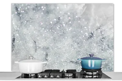 Produktbild von KitchenYeah®  Spritzschutz Küche - Küchenrückwand - Wandschutz für Herd und Spüle - Marmor - Luxus - Glitzer 120x80 - Alu-Dibond (Alternative zum Spritzschutz aus Glas) - Hitzebeständig - Herdspritzsc