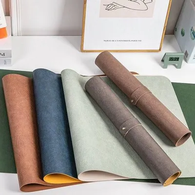 Produktbild von Multifunktionale Schreibtischunterlage aus Leder, Mauspad aus Leder, glatte Schreibunterlage, rutschfester Schreibtischschutz, wasserfeste, doppelseitige Laptop-Tastaturmatte für Büro und Zuhause (80 cm x 40 cm) – Grün-Weiß