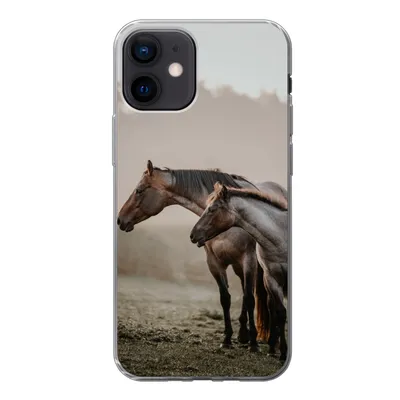 Produktbild von MuchoWow® Handyhülle Schutzhülle Hülle für iPhone 12 Pferde - Nebel - Wiese Silikon Softcase Handy Hülle - Schutzhülle