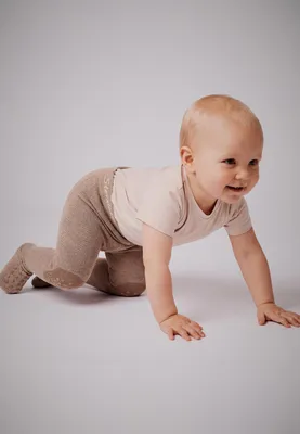 Produktbild von Sterntaler Krabbelstrumpfhose uni, KI-generiertes Bild