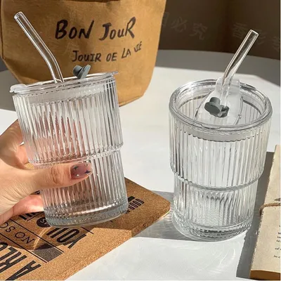 Produktbild von 2pcs 450 ml Glasbecher mit Deckel und Strohhalm, 15 Unzen Eiskaffeebecher mit Deckel, Glastrinkbecher mit Strohhalm, ideal als Reisebecher