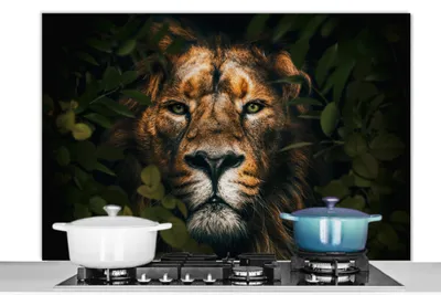 Produktbild von KitchenYeah®  Spritzschutz Küche - Küchenrückwand - Wandschutz für Herd und Spüle - Dschungel - Löwe - Tiere - Blätter 120x80 - Alu-Dibond (Alternative zum Spritzschutz aus Glas) - Hitzebeständig - He