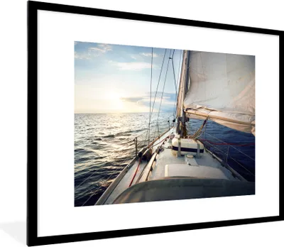 Produktbild von MuchoWow® Gerahmtes Poster Meer - Segelboot - Sonne 80x60 cm - Poster mit Schwarzem Bilderrahmen Wandposter Rahmen Foto Bilder - Schlafzimmer-Dekorationen - Fotoposter