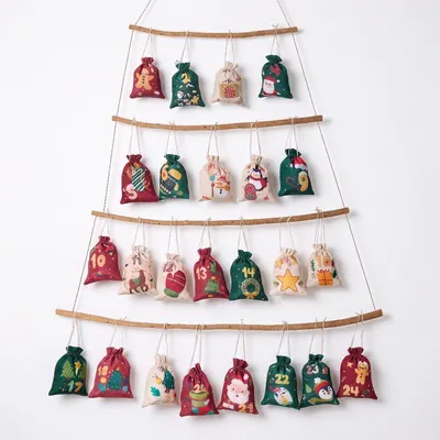 Produktbild von Adventskalender zum Befüllen, 24 Stoffbeutel mit Holzklammern und Hanfseil