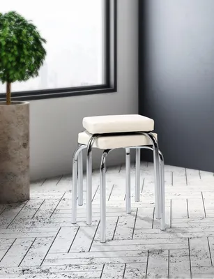 Produktbild von Sitzhocker im 2er-Set, stapelbar, bis 90 kg belastbar, 36x47x36 cm, Weiß und Chromfarben, aus Metall und Kunstleder, Metallhocker, Stapelhocker und Küchenhocker