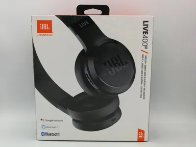 The image shows the retail packaging of JBL Live 400BT wireless headphones.