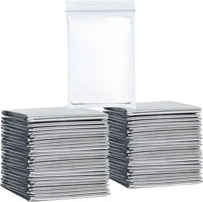 Image de Couverture de survie - Couverture thermique - Couverture isolante - Couverture de secours - Couverture de sécurité - Or - Argent - Protection contre le froid - Protection contre la surchauffe
