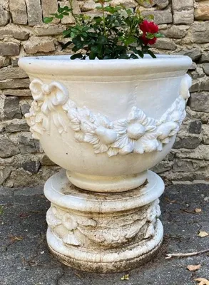 Obrázok produktu pre Casa Padrino Barokový kvetináč s podstavcom biely Ø 47 x v. 79 cm - Nádherný kvetináč s okrúhlym podstavcom v barokovom štýle - Barokové záhradné dekorácie