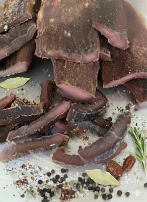 Produktbild von 250 Gramm Beef Jerky Biltong Smoked geräuchert am Stück/Stix zum selberschneiden