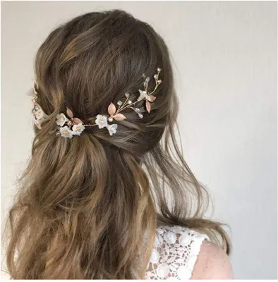 Imagen del producto de Adorno para el cabello: diadema con perlas y pedrería, aproximadamente 40 cm, ideal para ocasiones especiales