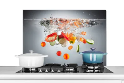 Obrázok produktu pre KitchenYeah® Kuchynský splashback - kuchynský splashback - ochrana steny sporáka a drezu - zelenina - voda - uhorka 80x55 - hliníkový dibond (alternatíva skleneného splashbacku) - tepelne odolný - splashback na sporák
