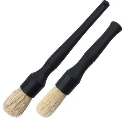 Image de 2 kits de nettoyage pour l'intérieur de voiture, avec brosses