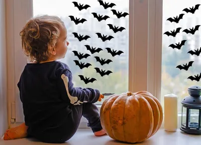 Produktbild von Decords Halloween-Fensteraufkleber mit Fledermäusen, Modell 035-082 – Aufkleberhöhe: 10 cm
