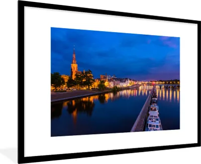 Produktbild von MuchoWow® Gerahmtes Poster Licht - Nacht - Maastricht 90x60 cm - Poster mit Schwarzem Bilderrahmen Wandposter Rahmen Foto Bilder - Wanddekoration - Fotos